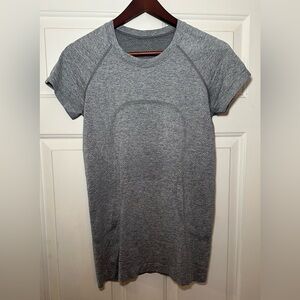Lululemon‎ Swiftly Tech Short Sleeve 2.0 Shirt Gray  Women's Size 8.